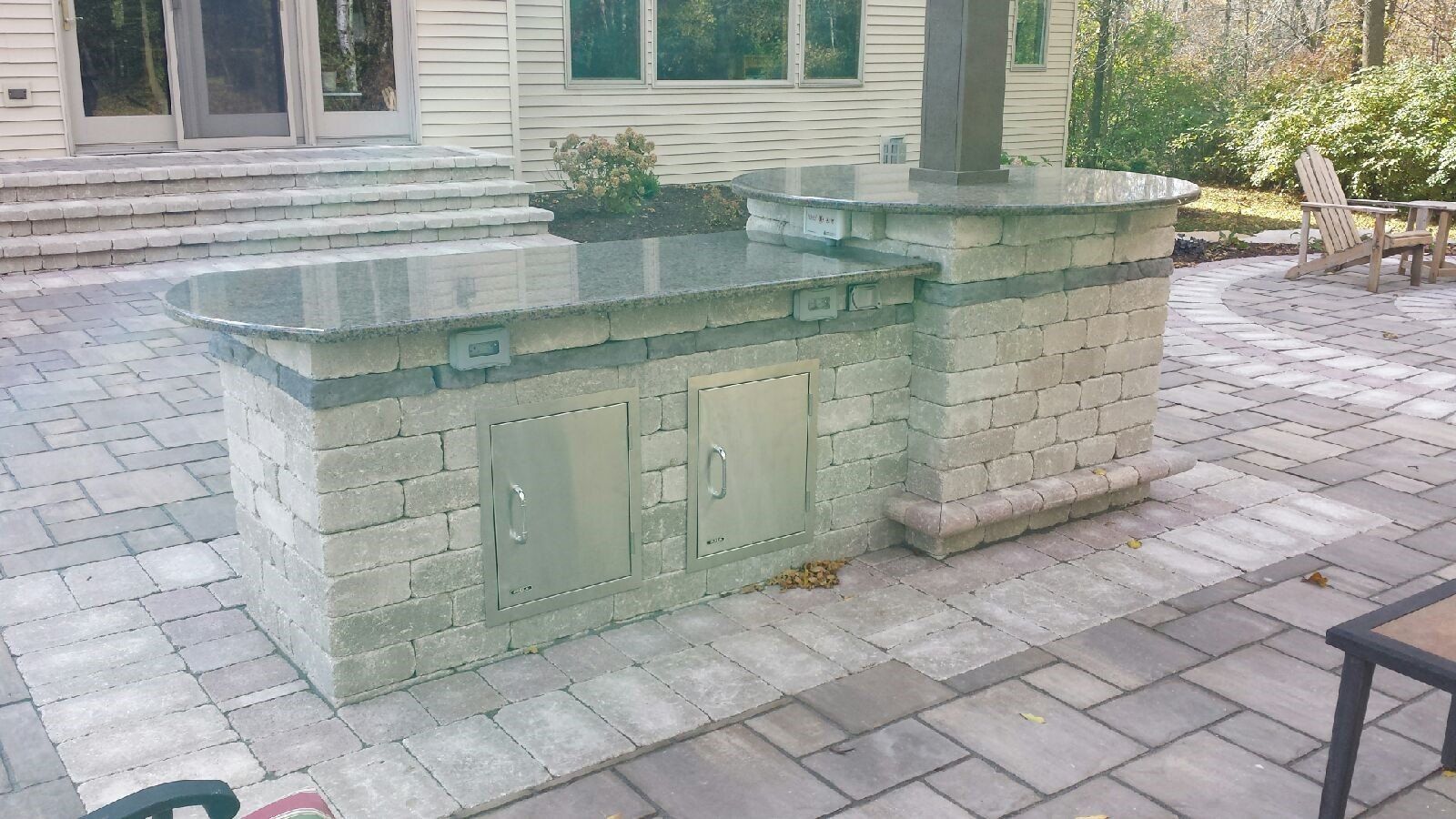 Outdoor Kitchens/Bars