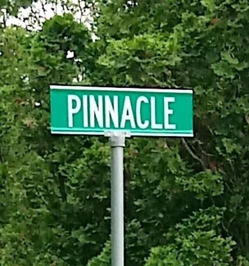 Pinnacle Street Sign