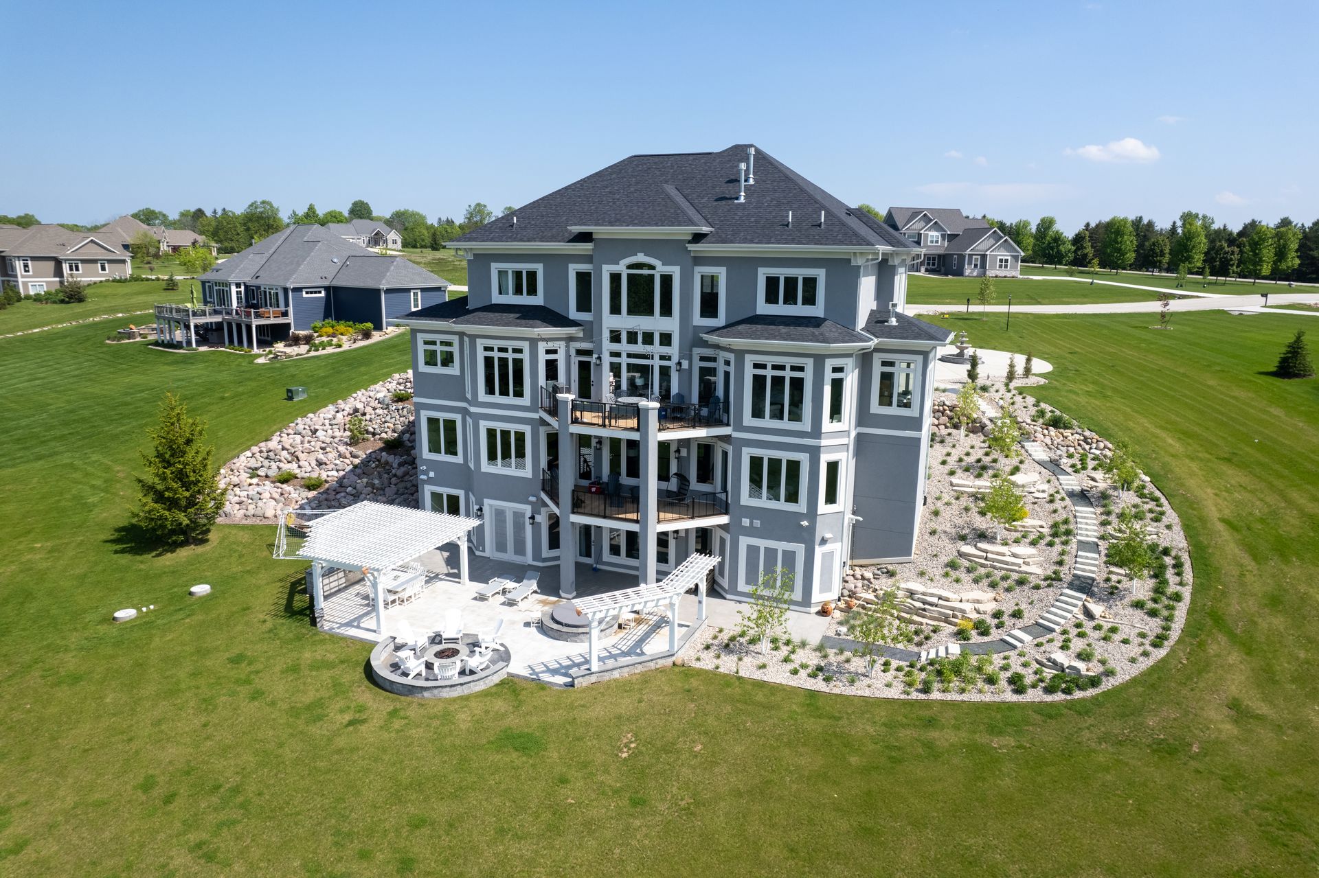 Modern luxurious zen cozy suburban house