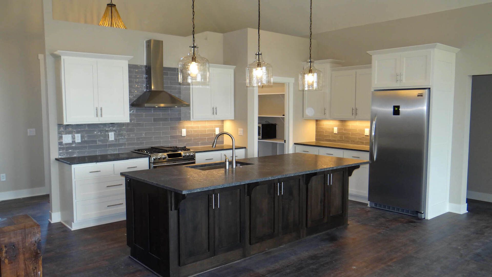Elegant and Spacious Kitchen