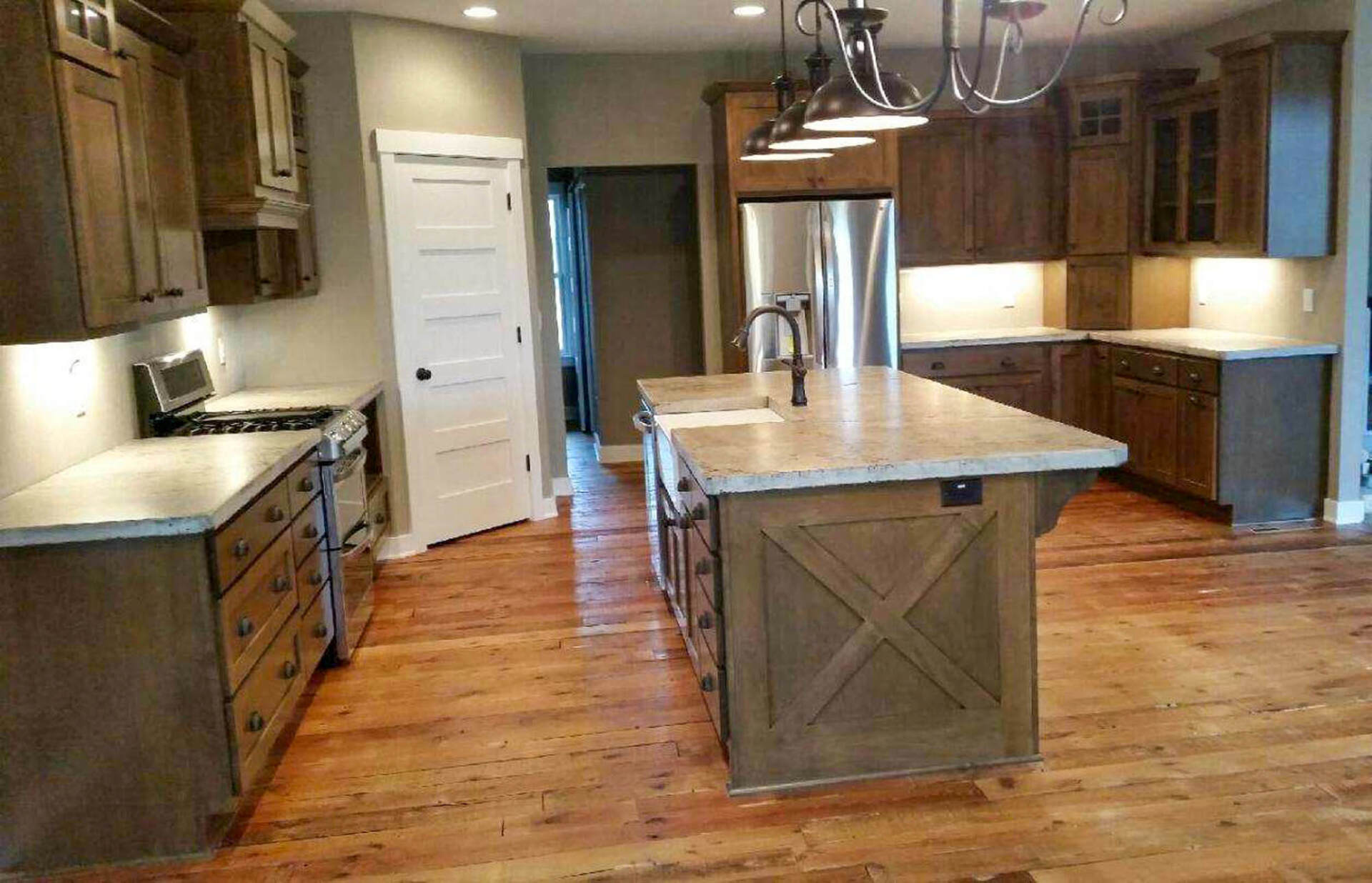 Elegant and Spacious Kitchen
