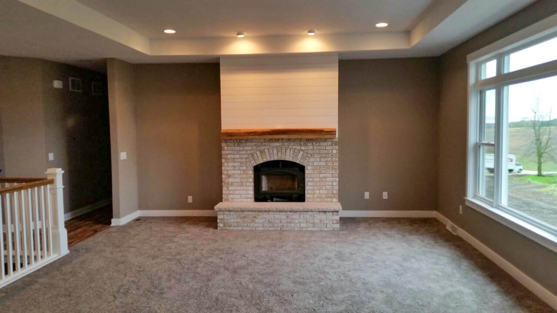 Big room with fireplace