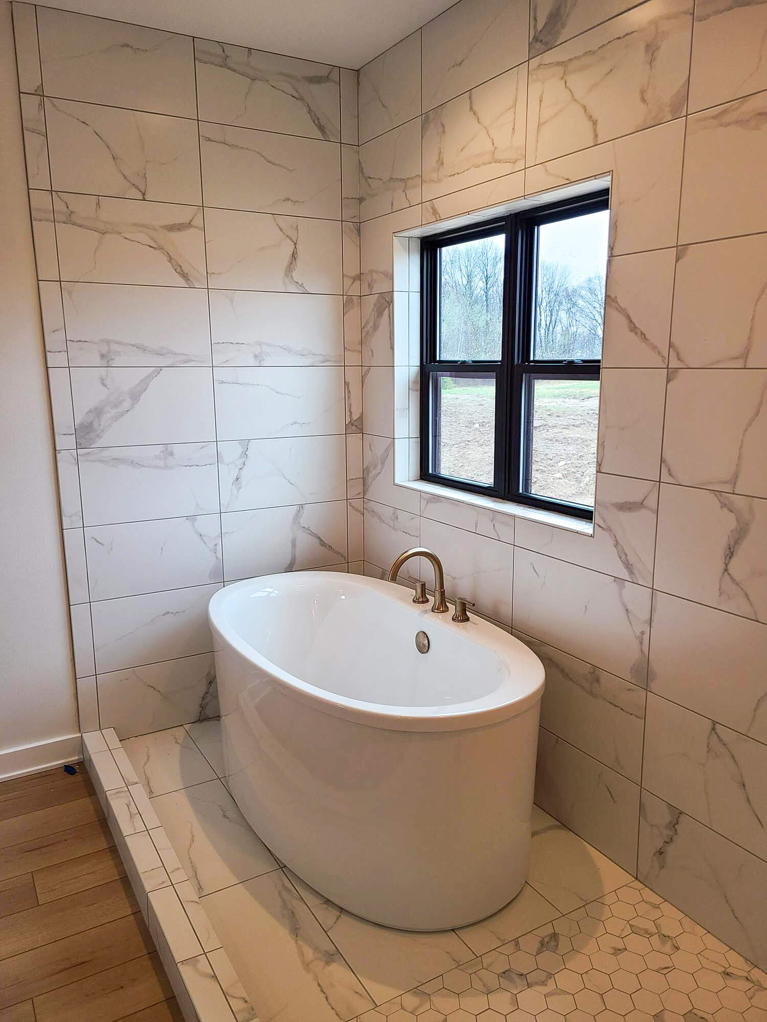Luxury bathroom with tub