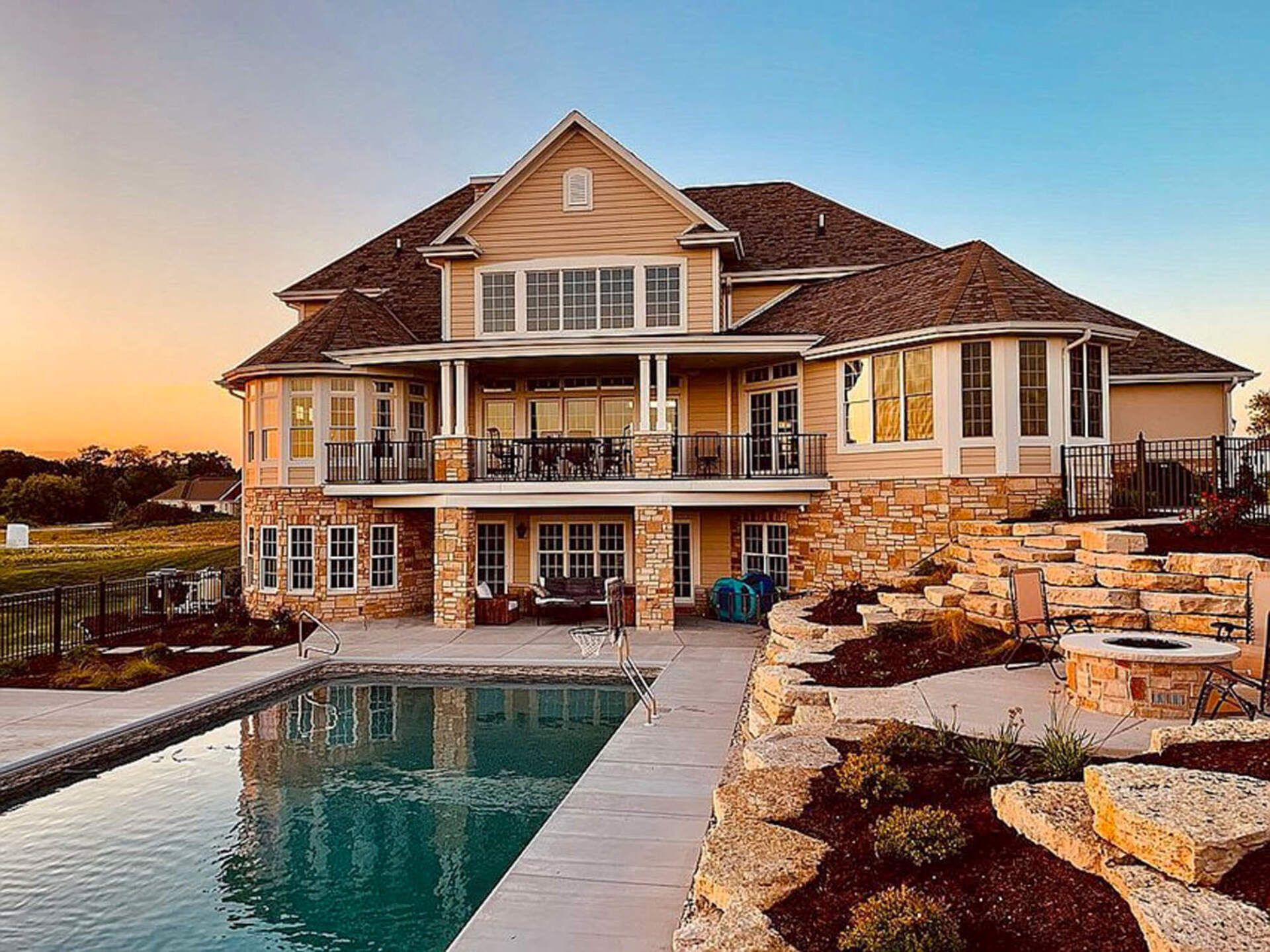 Luxury house with pool outside
