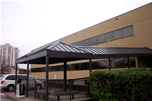A building with a covered walkway in front of it