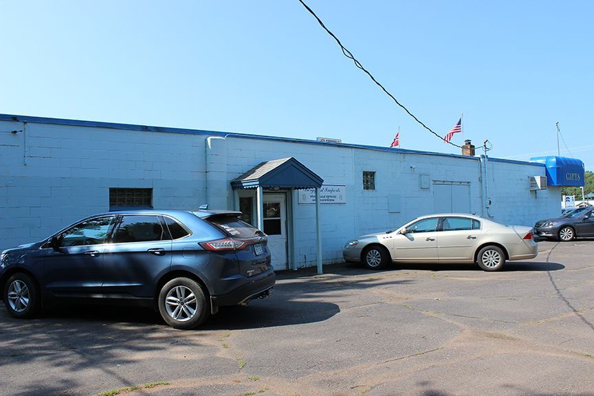 two cars are parked in front of a building