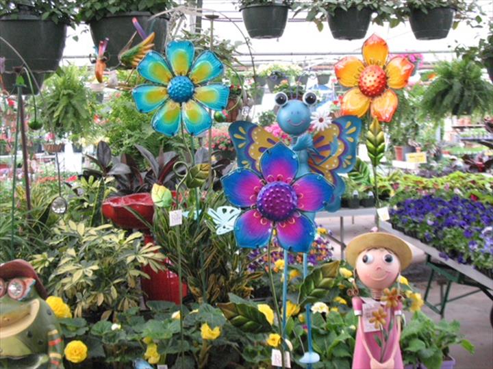Reit's Garden Decor Flowers with Girl
