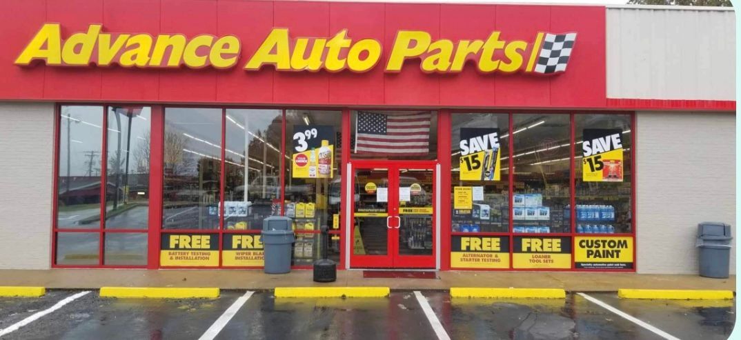 the front of a red and yellow advance auto parts store