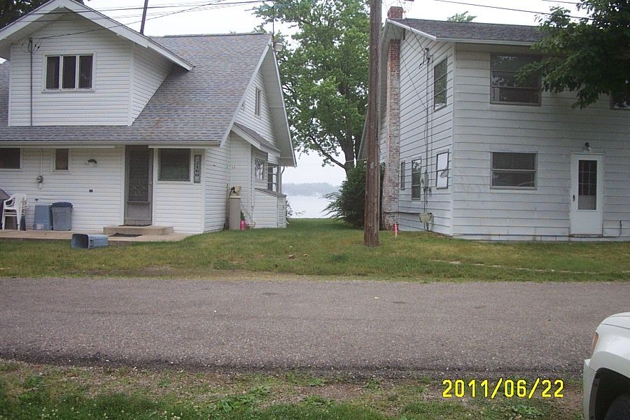 Bender and Hunt lake house remodel