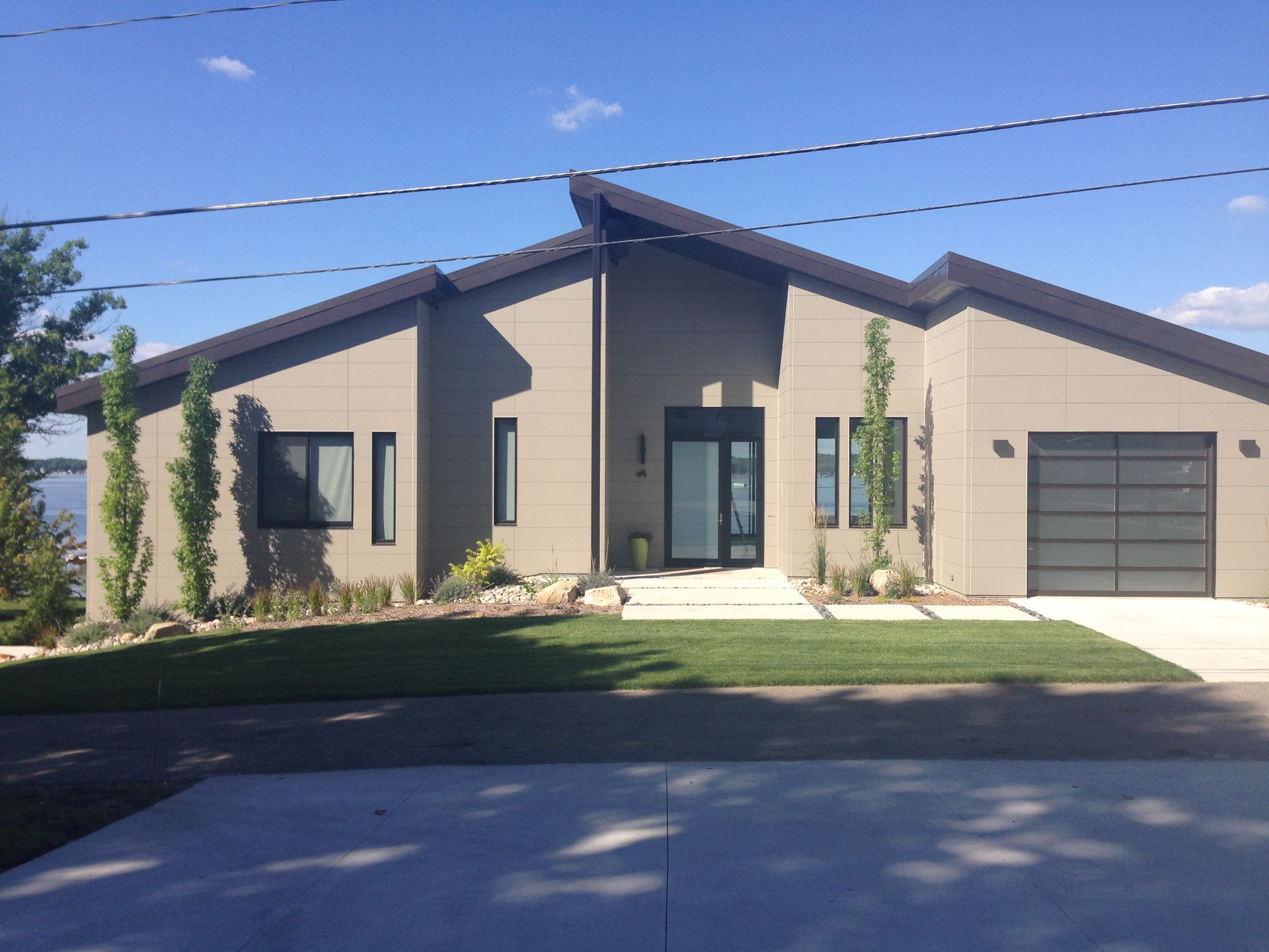 Rupp contemporary lake house