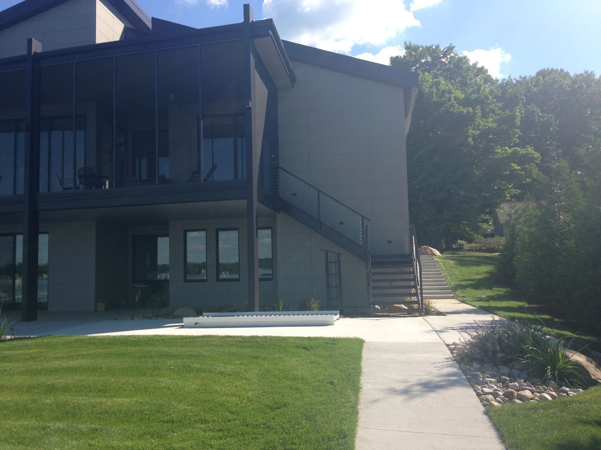 Rupp contemporary lake house