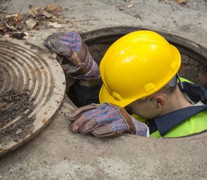 Worker inside a manhole