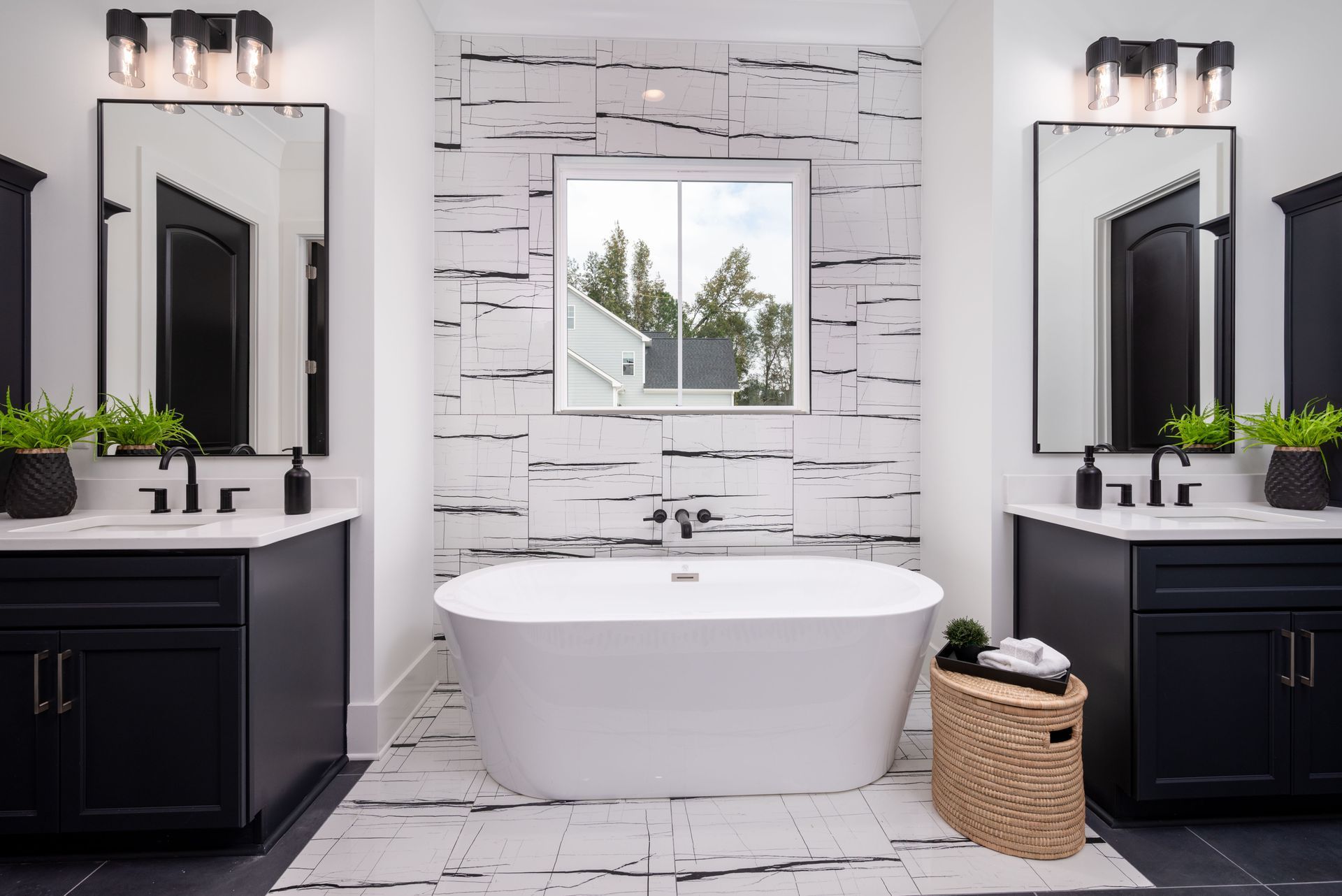 A bathroom with two sinks and a bathtub.
