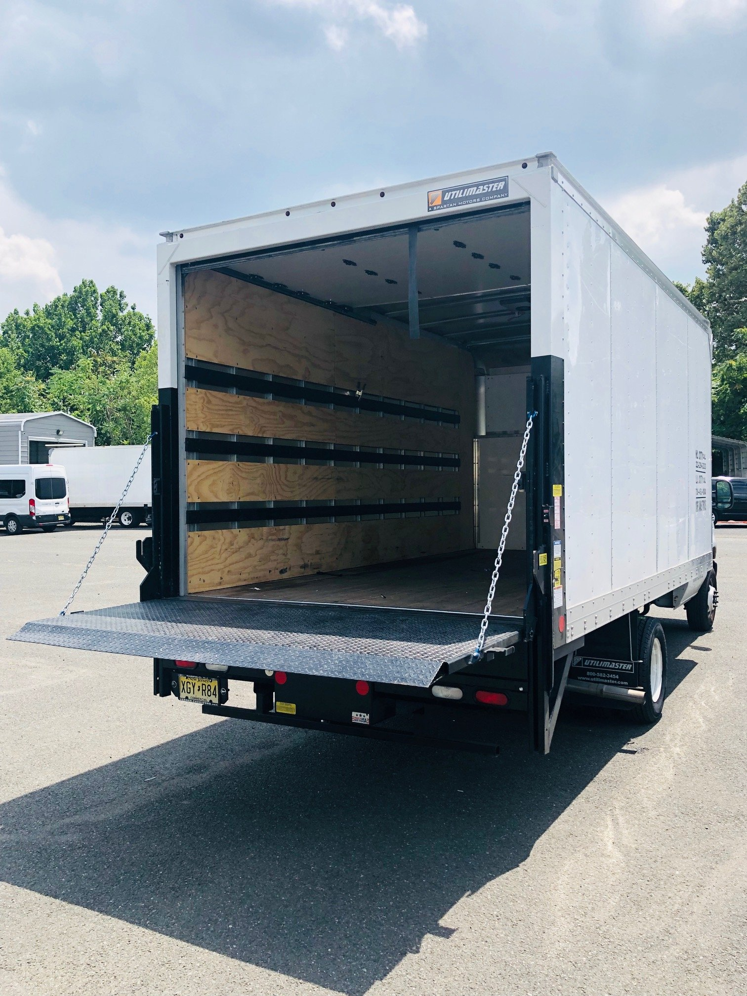 14' Truck With Power Lift Gate