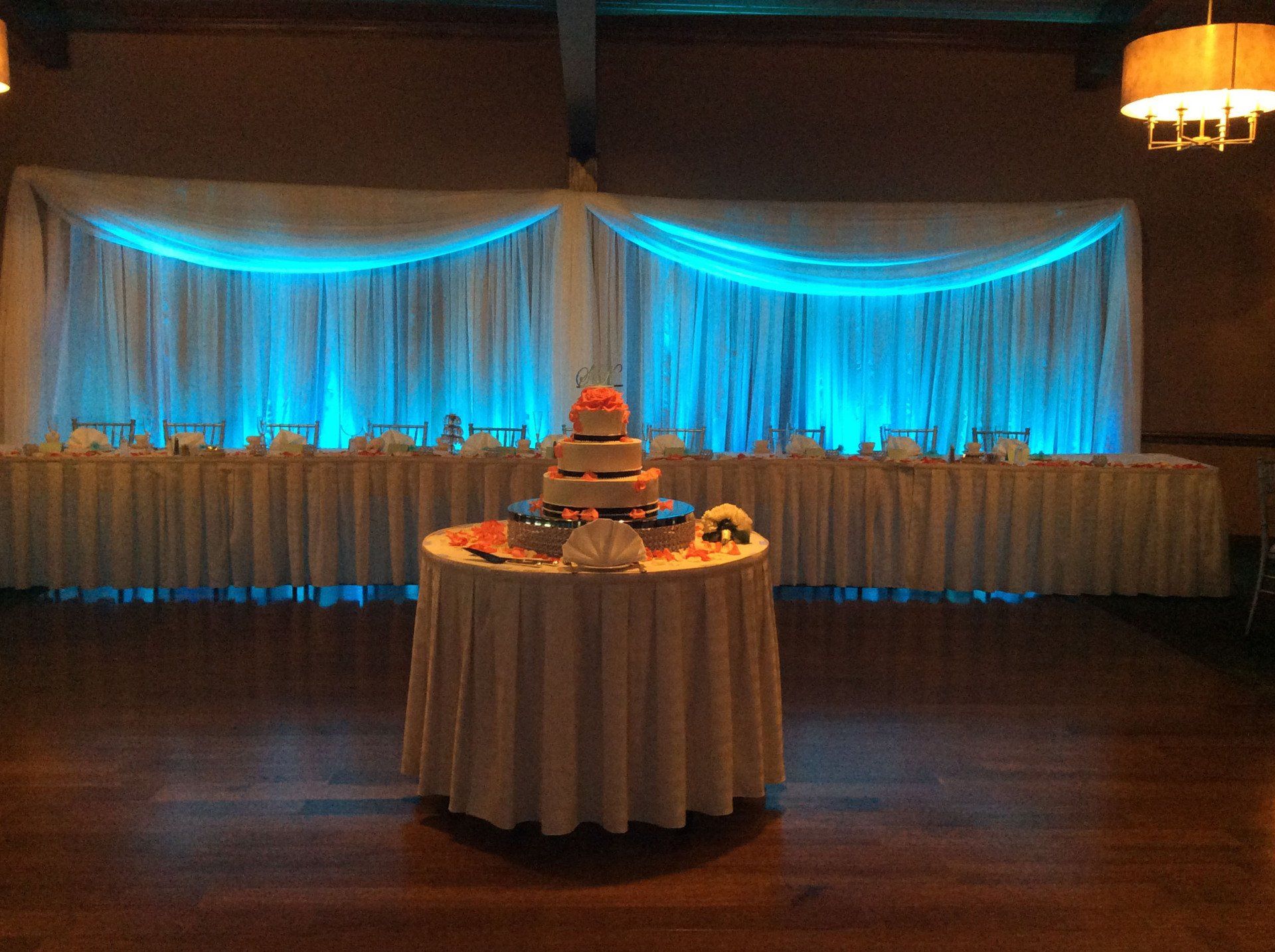 wedding lighting and cake