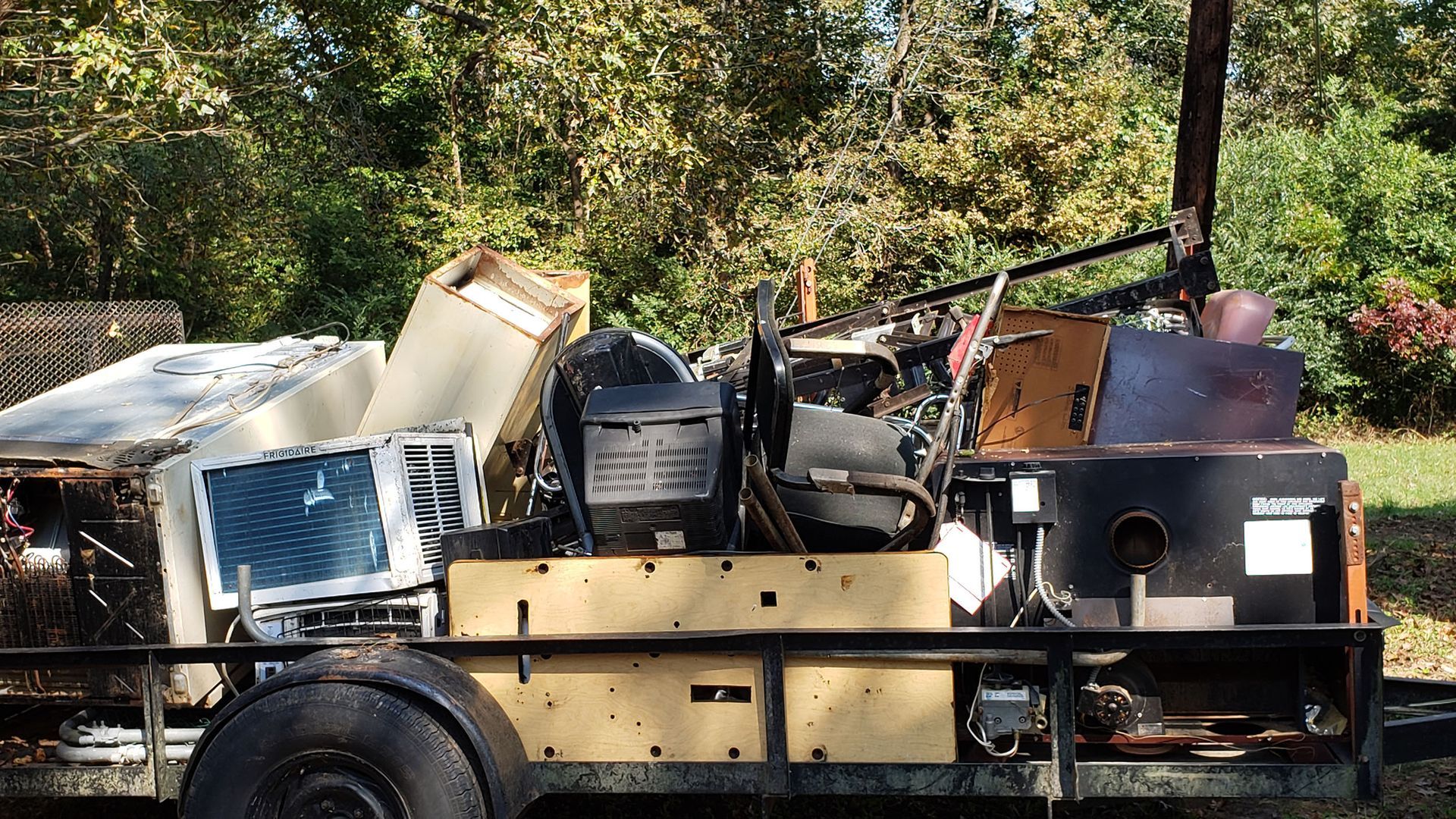 A trailer with a lot of junk on it