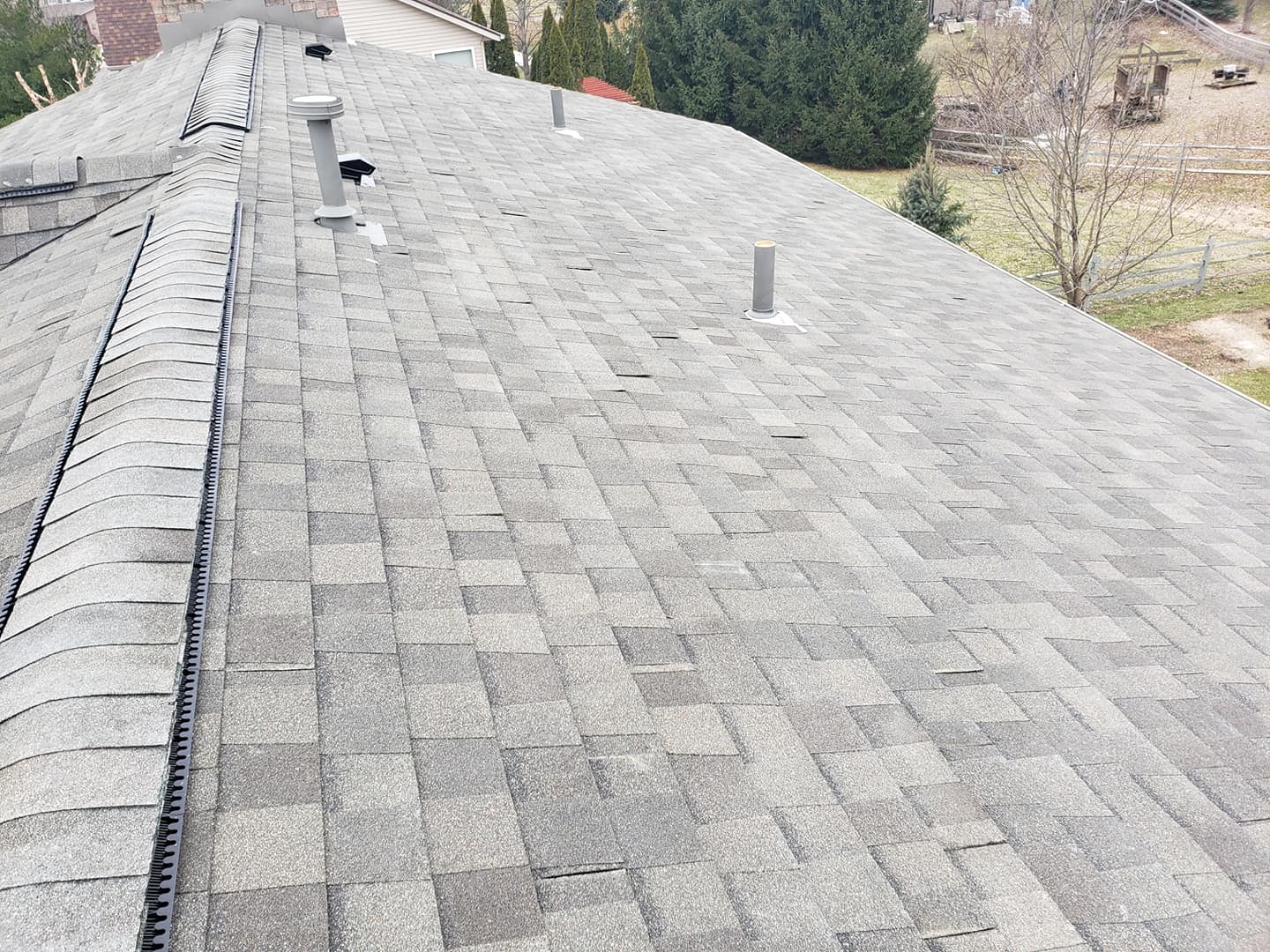 Asphalt shingles roofing