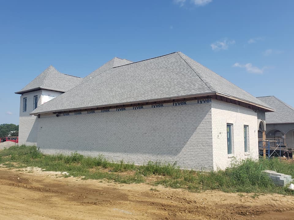 White house with roofing