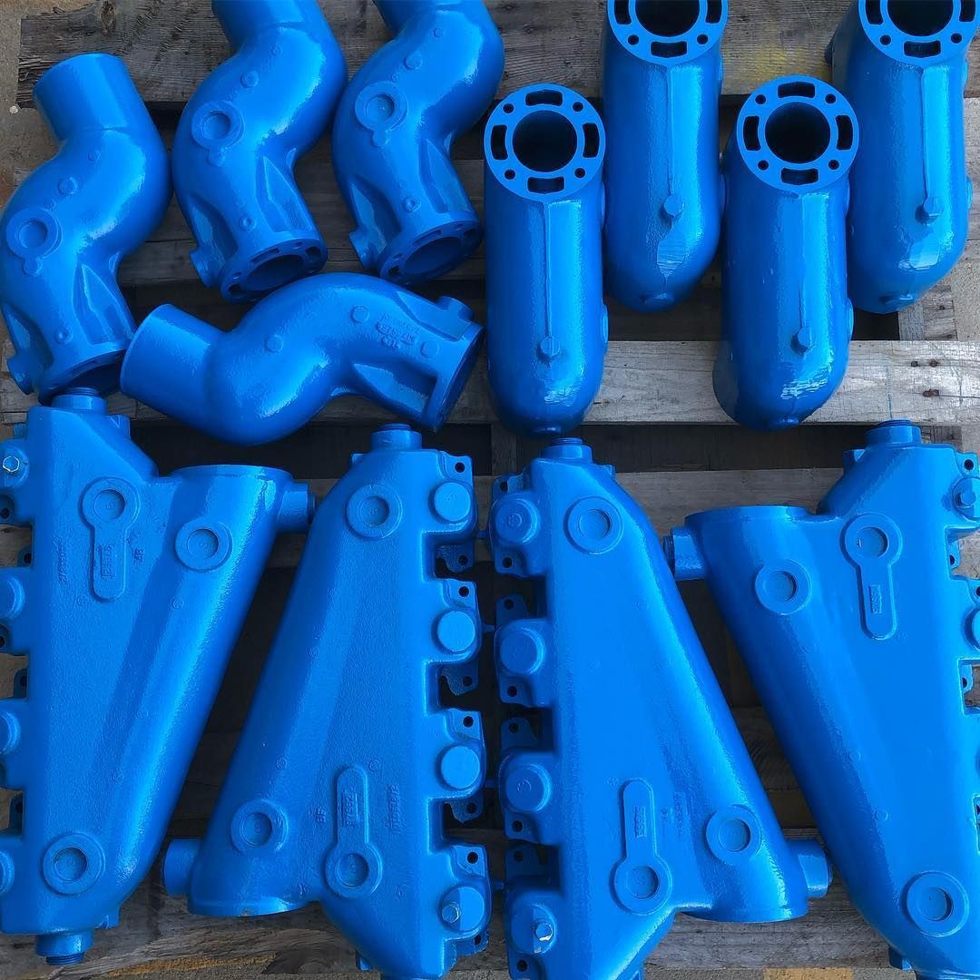 A bunch of blue pipes are sitting on a wooden table.