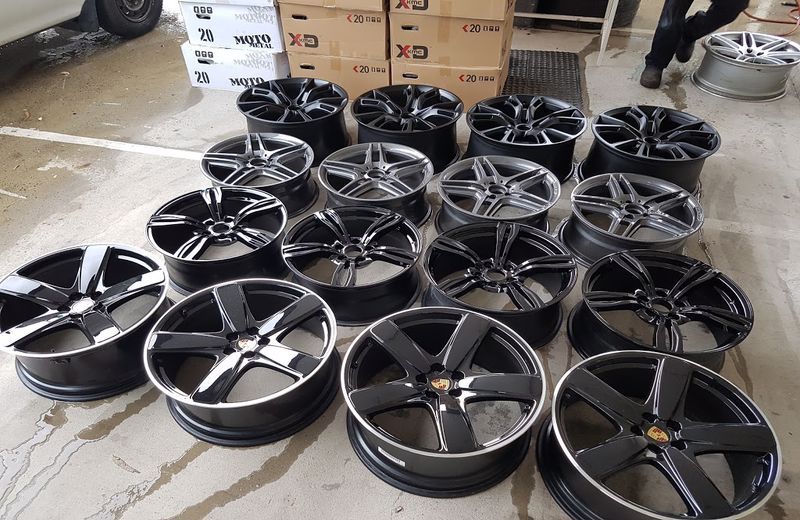 A bunch of black wheels are sitting on the ground