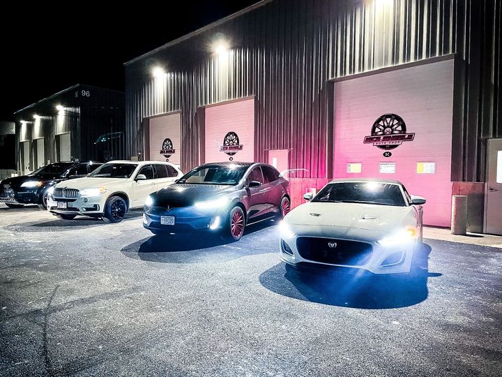 Cars outside of the auto shop