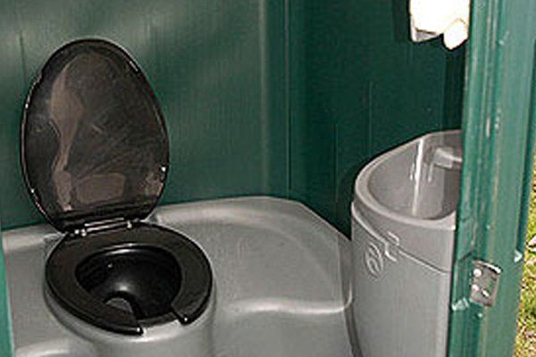 Reliable portable wash stations