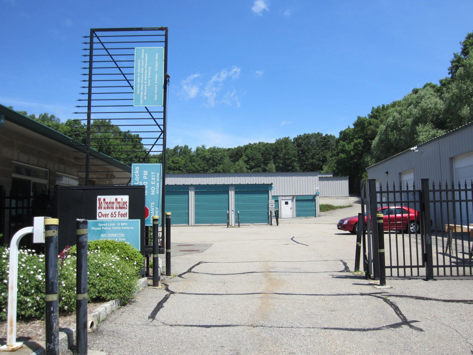 Storage unit entrance