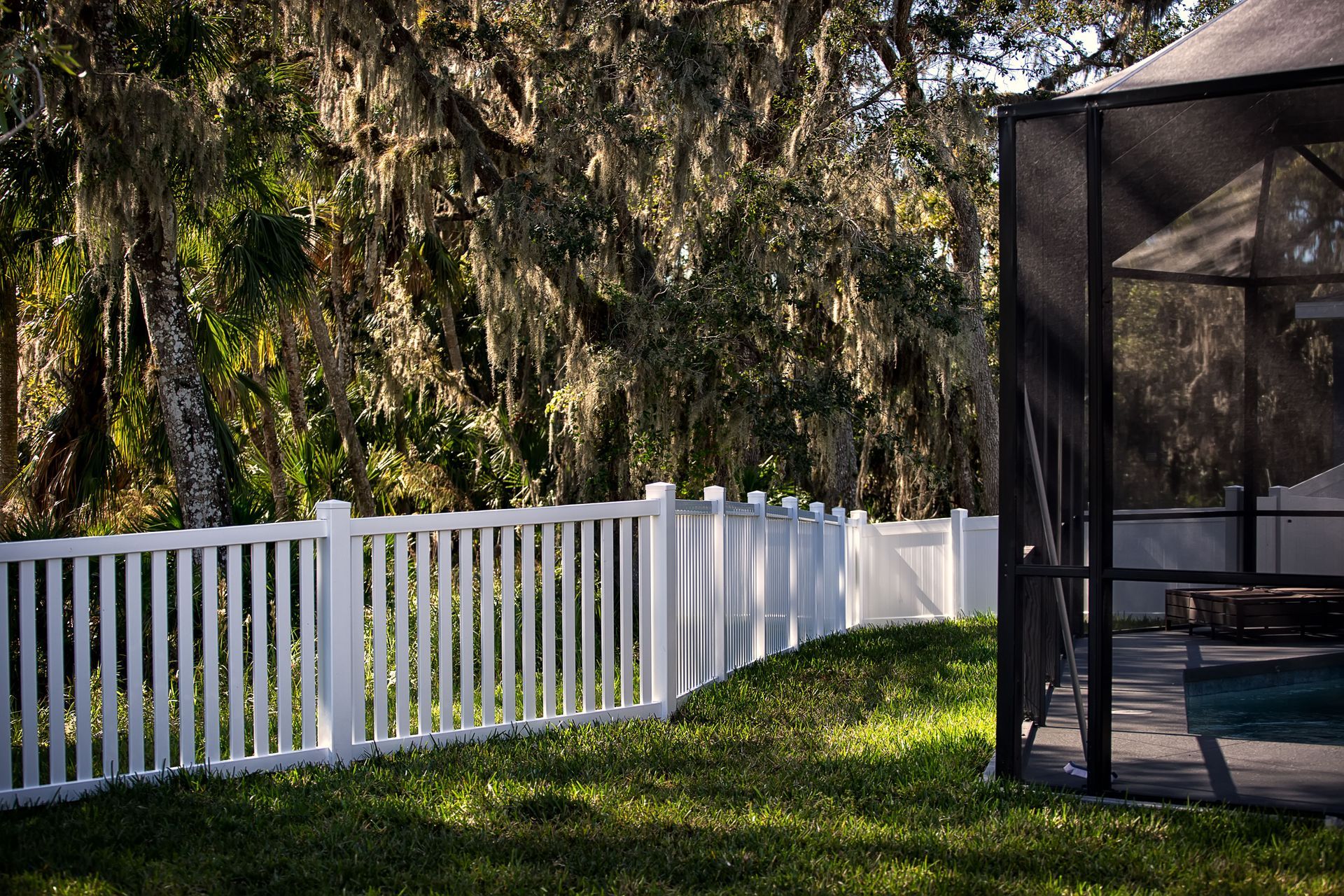 vinyl privacy fence