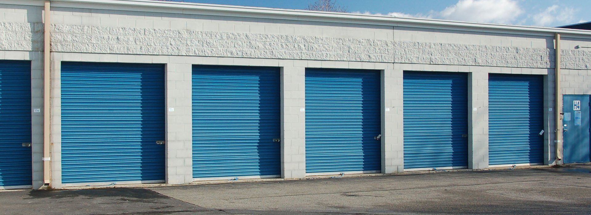 Commercial garage door