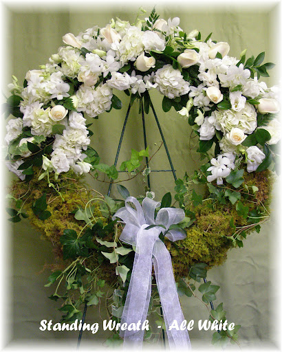 Standing-Wreath---All-White
