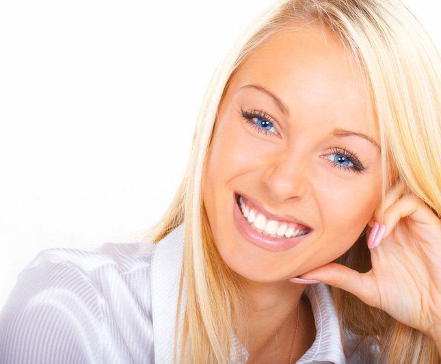 Woman smiling showing her white teeth