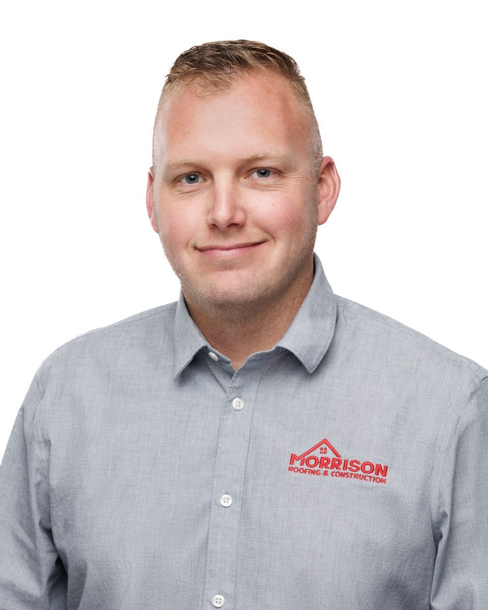 A man is wearing a grey shirt with the word morrison on it.