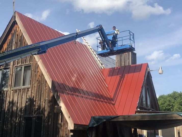 A red roof and a crane