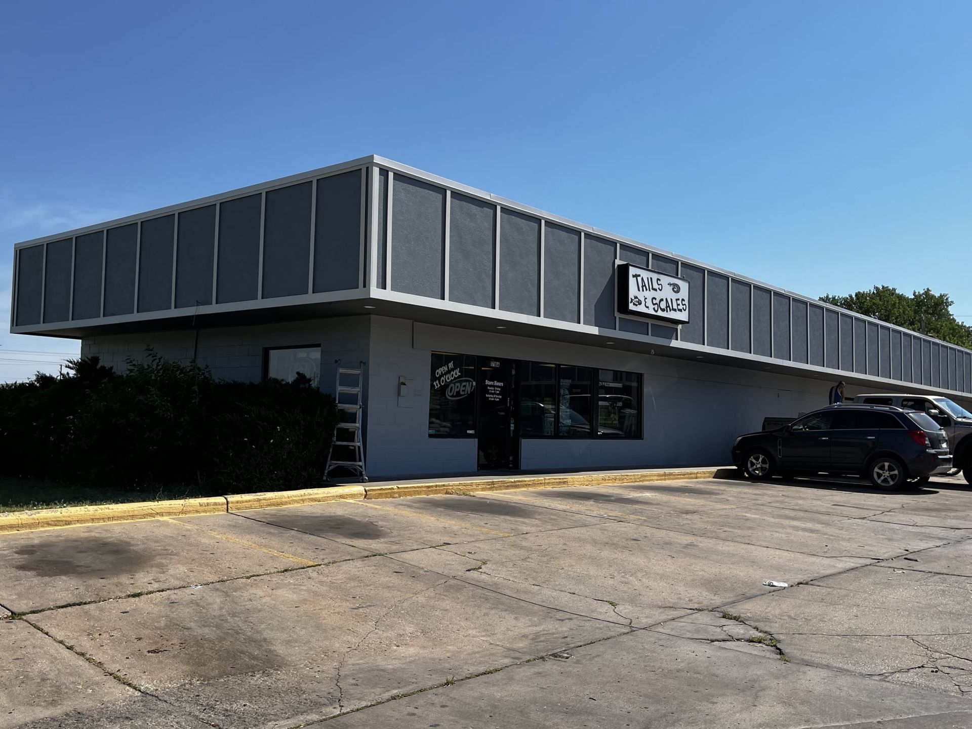A large building with cars parked in front of it.