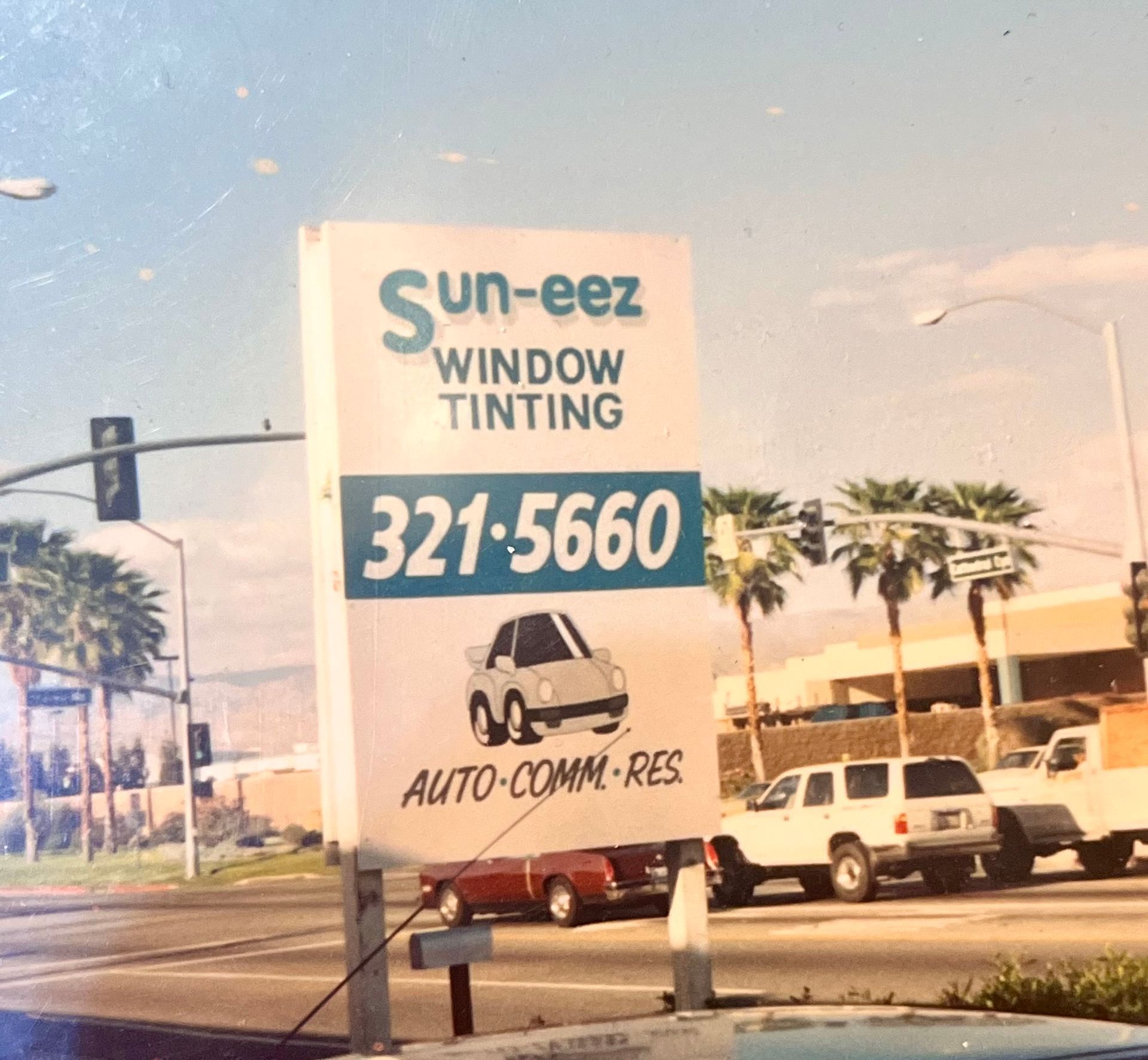 A sign that says sun-eez window tinting on it