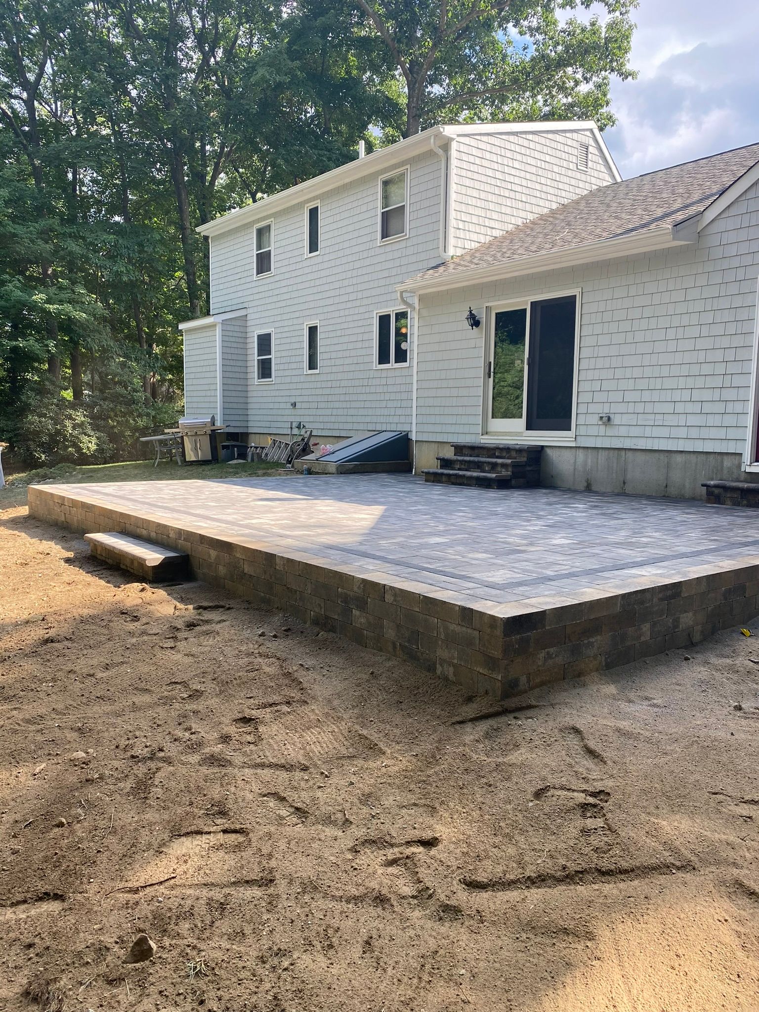 hardscape side patio