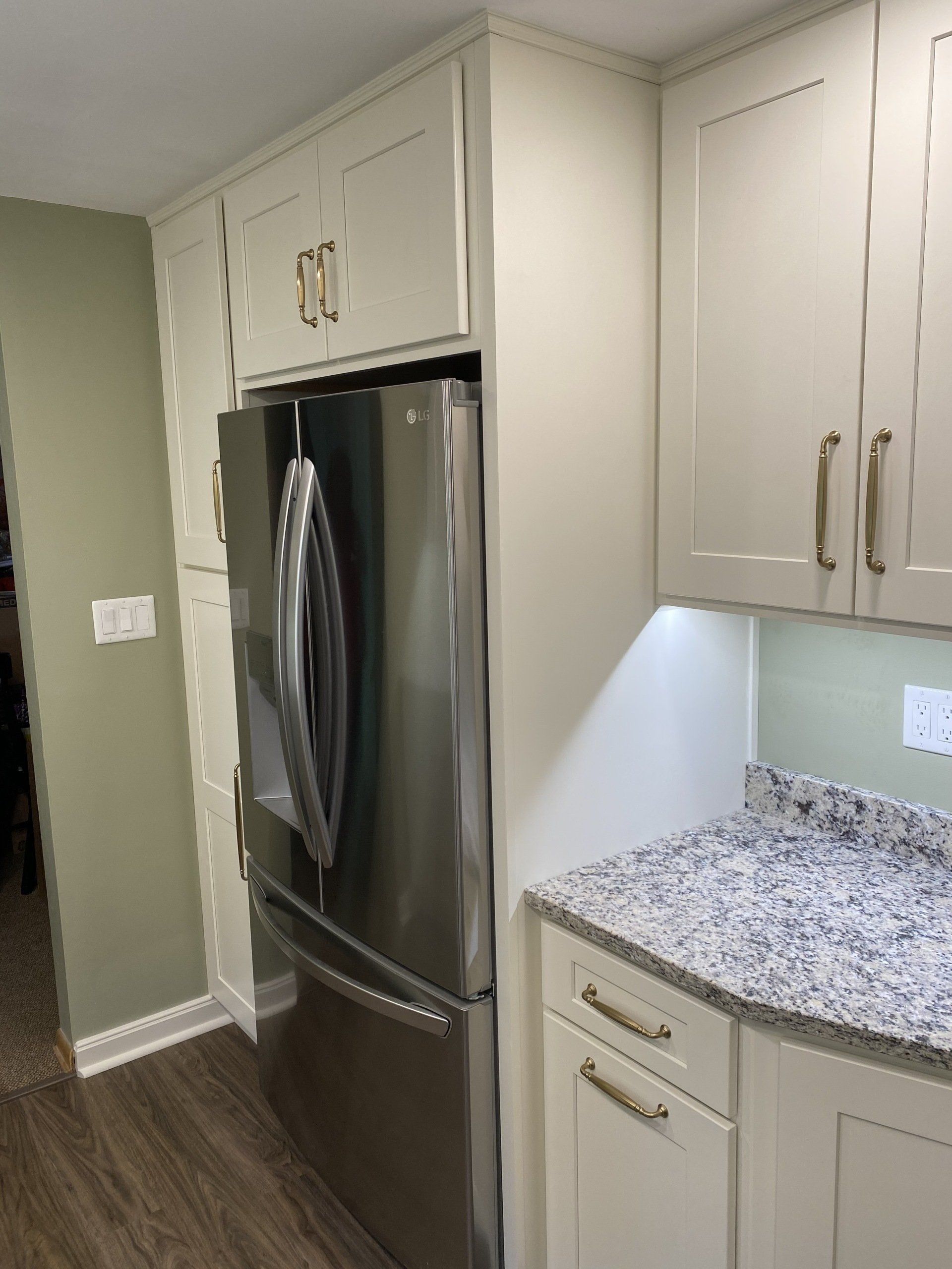 kitchen refrigerator