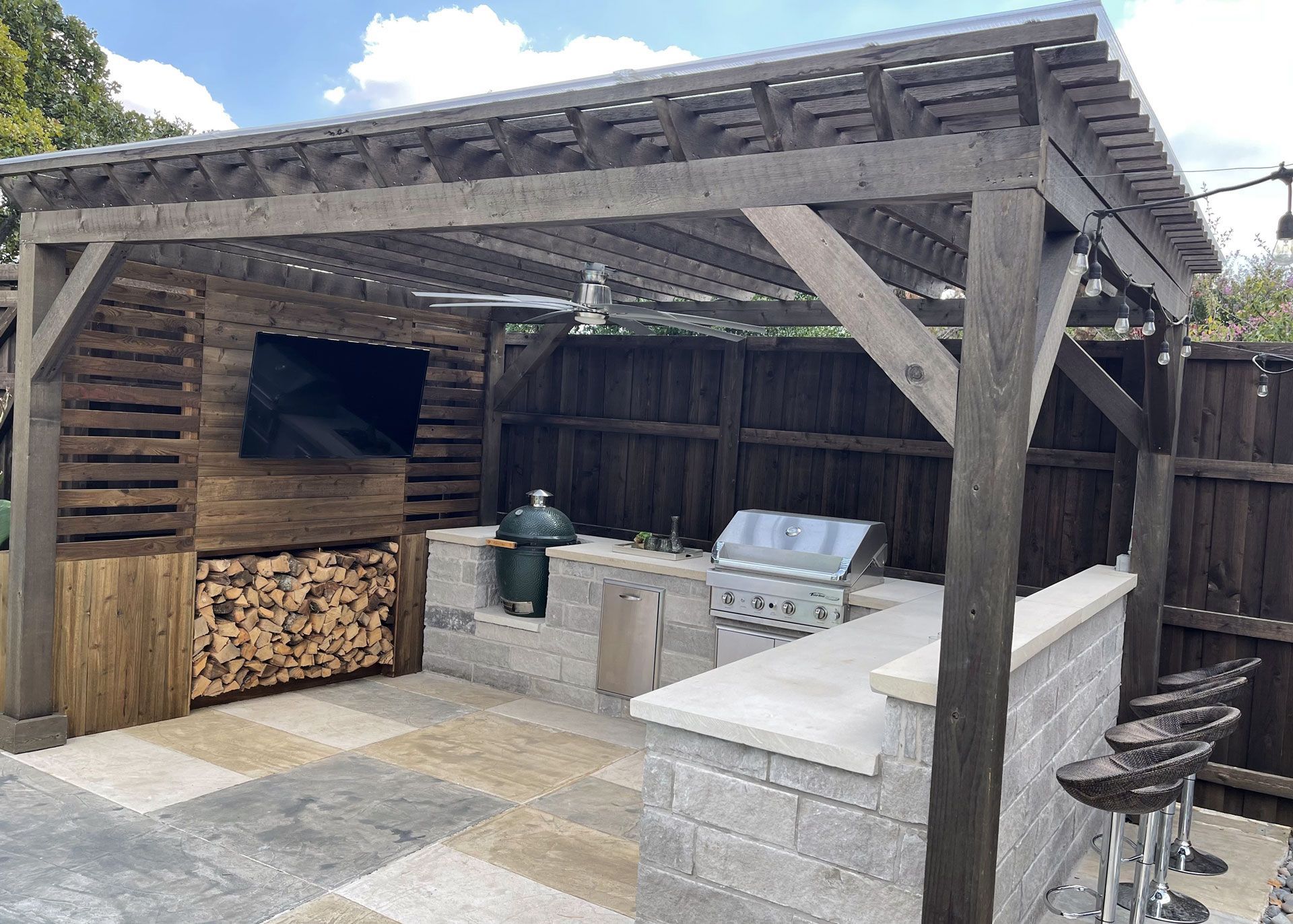 LUEDERS GRAY STONE, PRIVACY WALL, WOOD STORAGE
