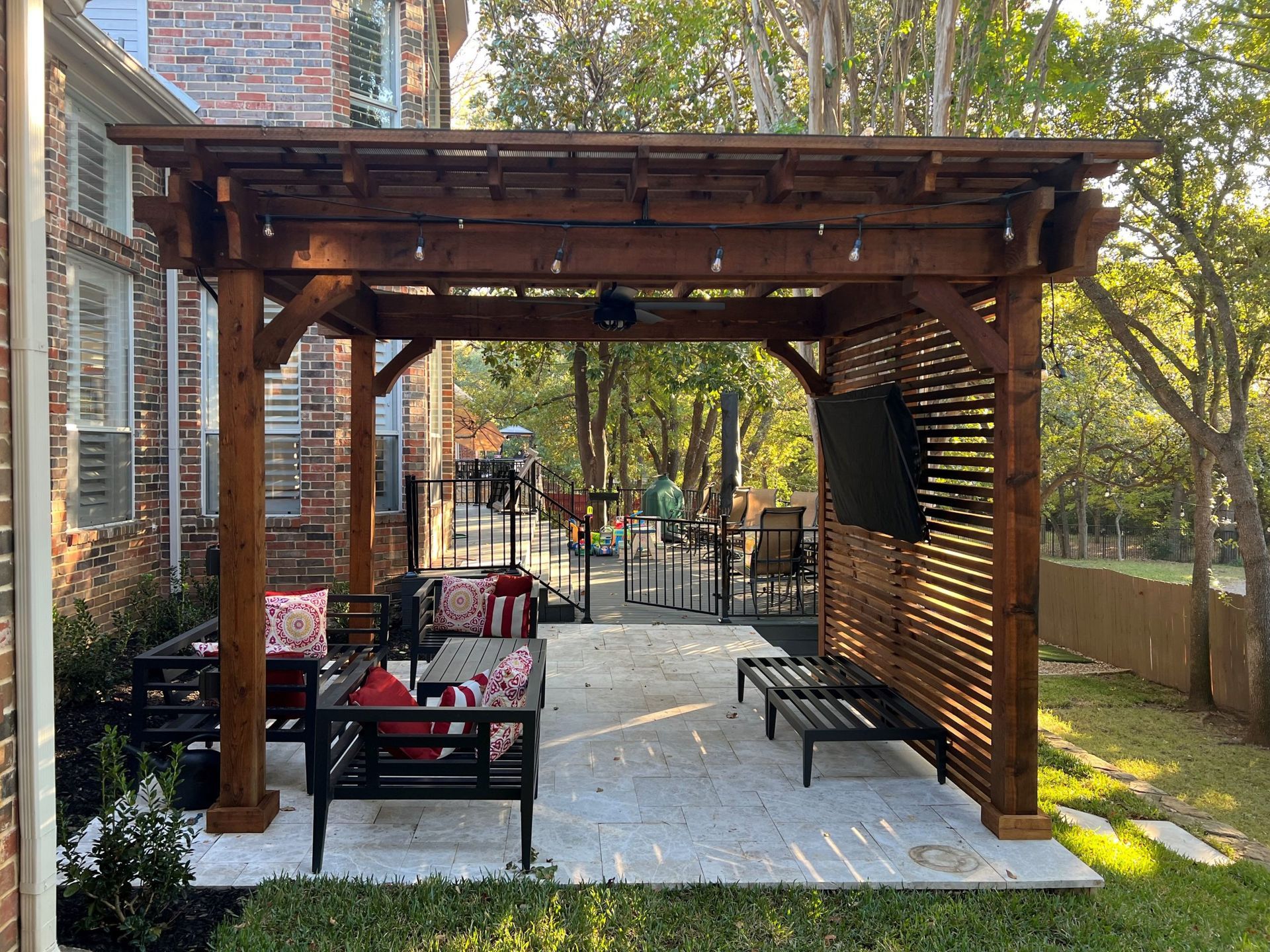 TRADITIONAL PERGOLA, POLYCARBONATE ROOF, DECORATIVE SLATTED WALL