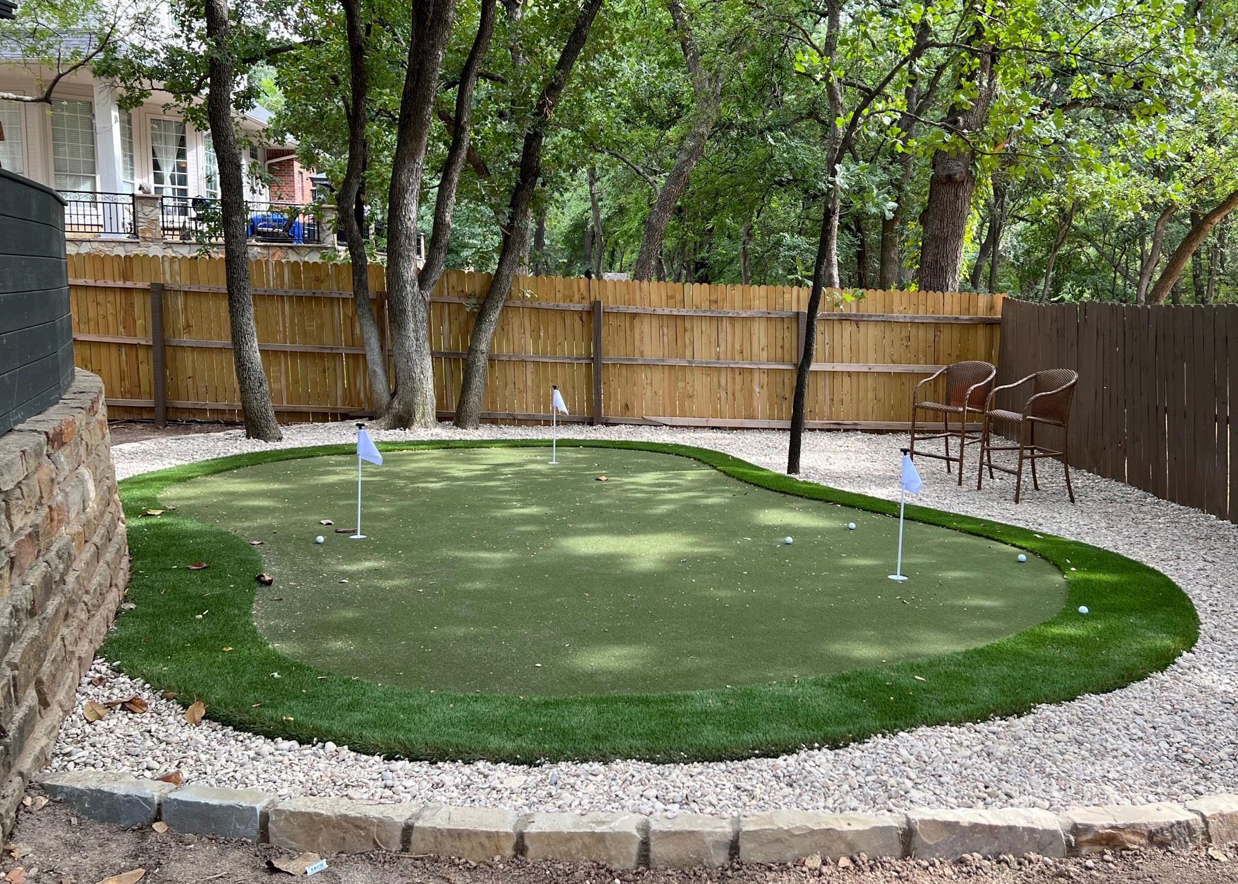 TURF PUTTING GREEN