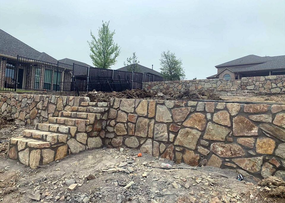 RETAINING WALL WITH STEPS