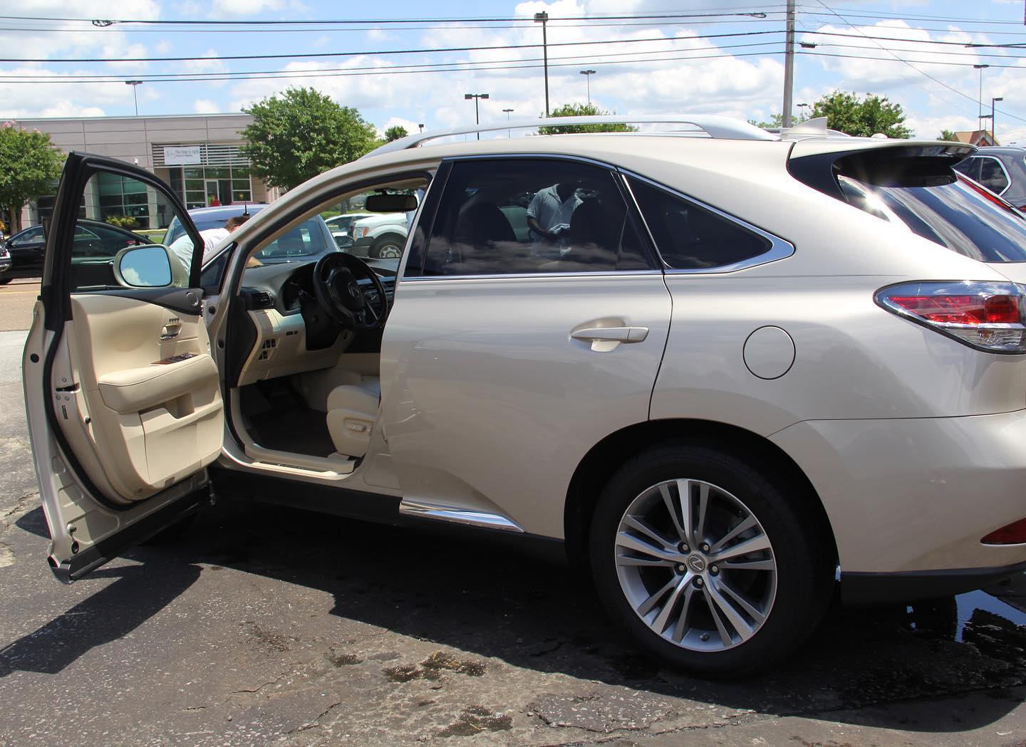 Exterior and interior car wash service