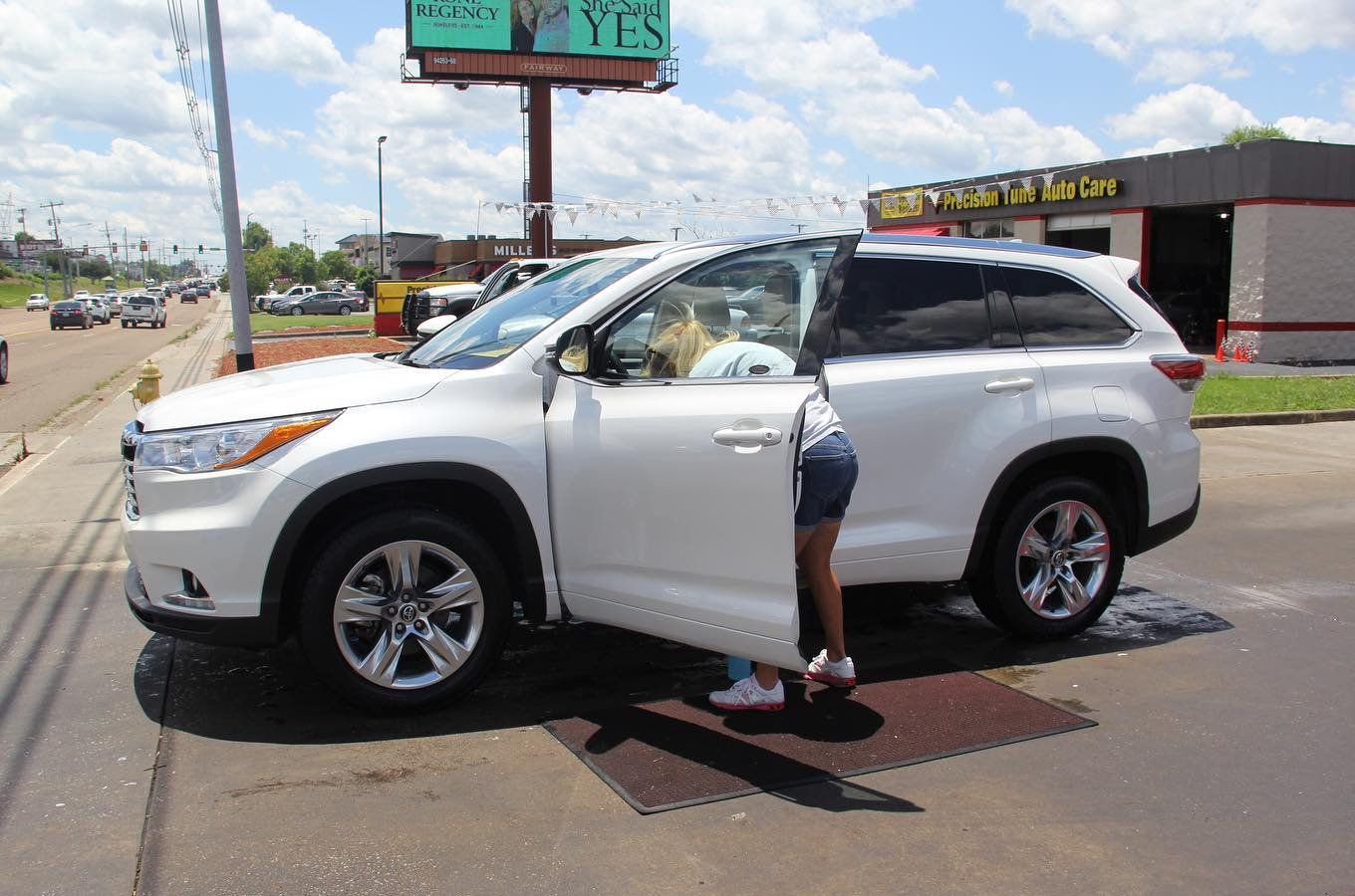 Exterior and interior car wash service