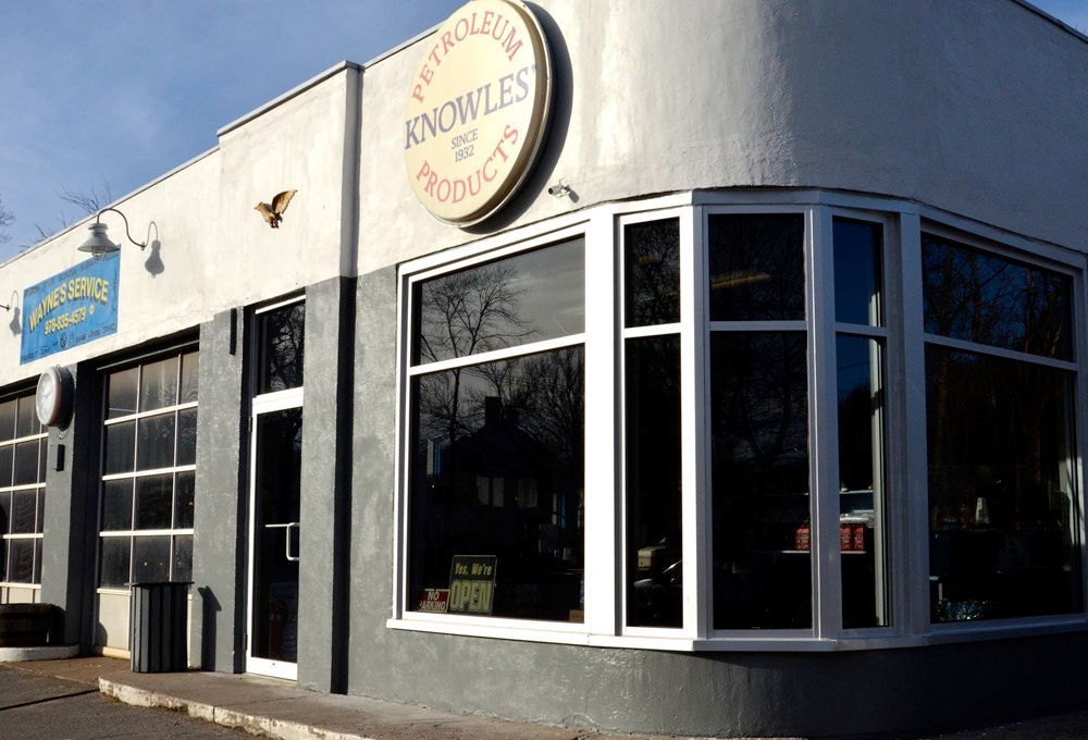 A building with a sign that says snowles on it