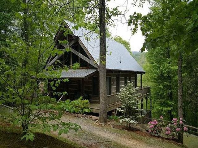 Hawthorn Haven Cabins & Chapel