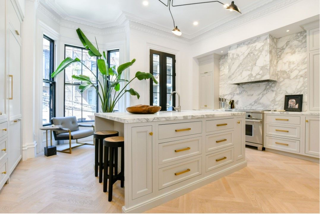 there is a large island in the middle of the kitchen