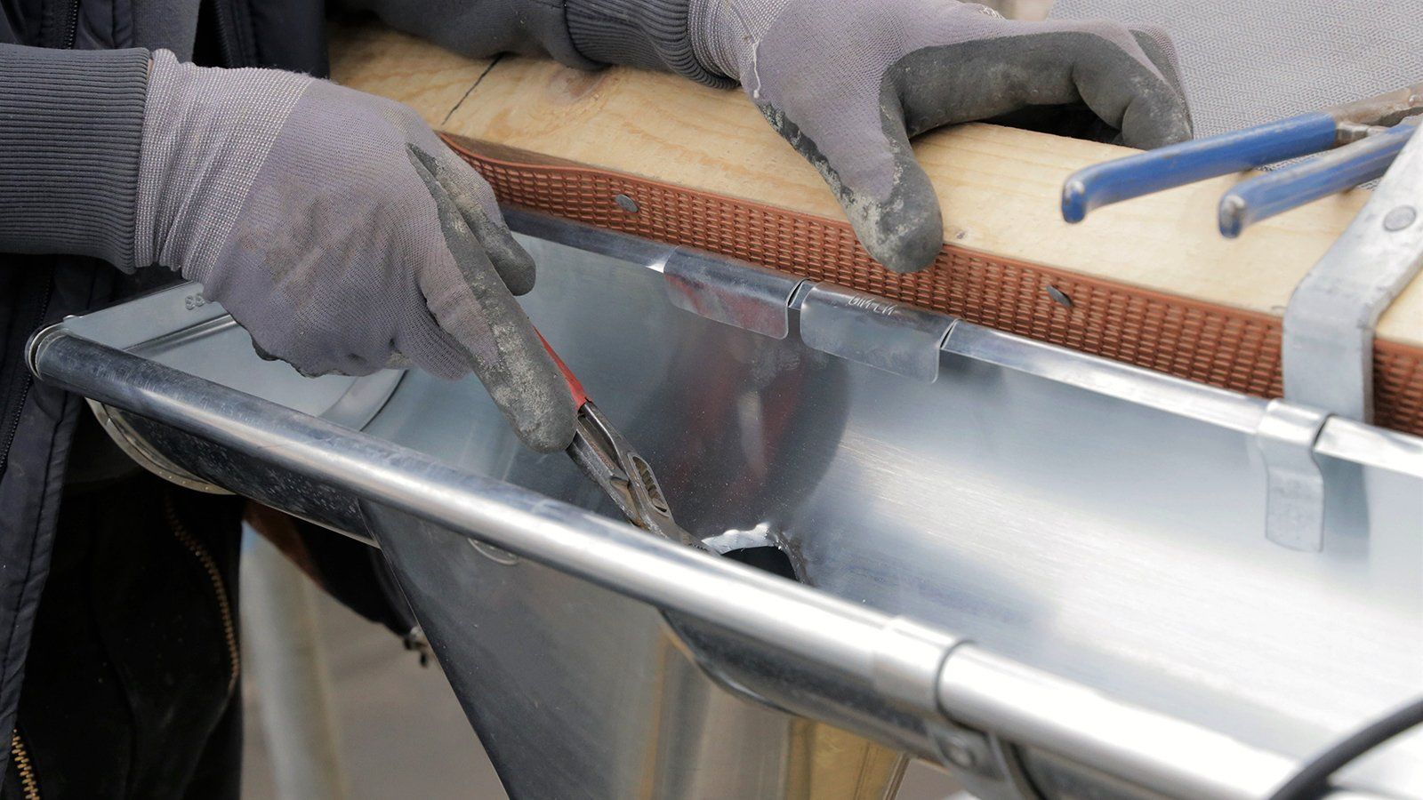 Gutter installation service