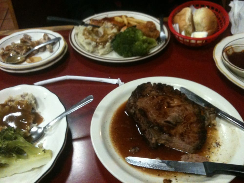 Prime rib with mash potatoes and broccoli