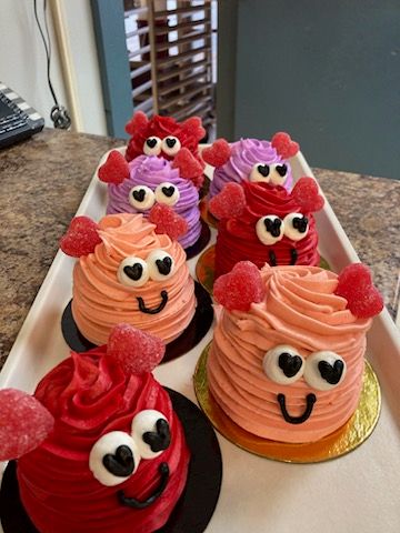 cupcakes with cute faces