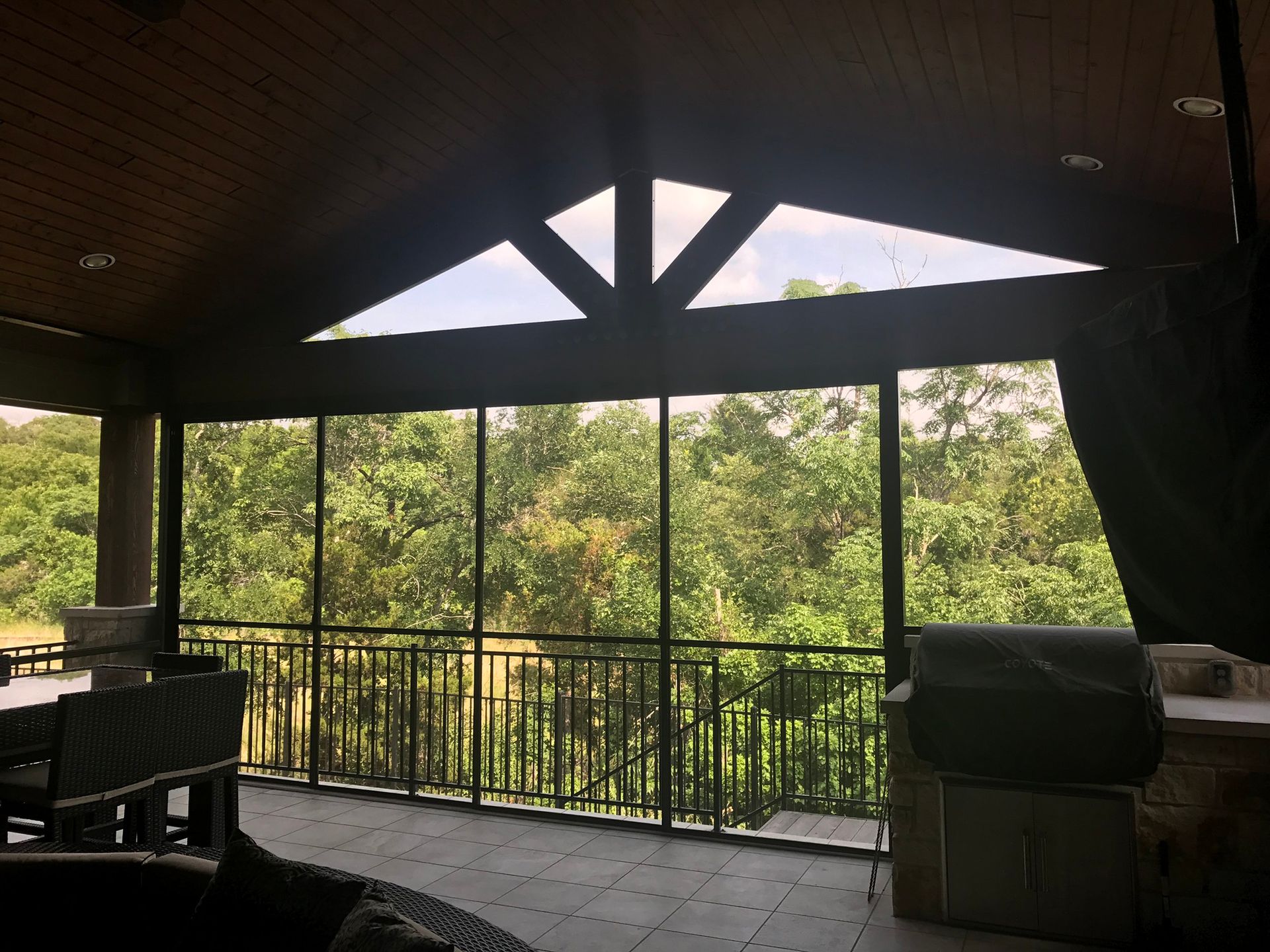 Screen room installation